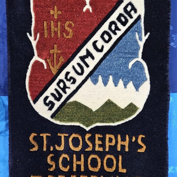 School logo woollen carpet